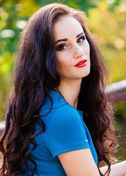 Maria from Kiev, 30 years, with brown eyes, black hair, Christian, tourist manager.