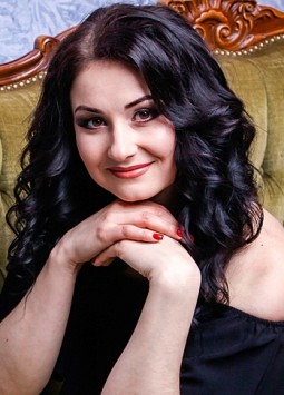 Viktoriya from Nikolaev, 37 years, with brown eyes, black hair, Christian, seller.