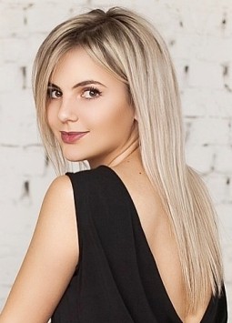 Viktoriya from Kiev, 27 years, with brown eyes, blonde hair, Christian.