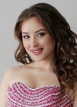 Yuliya from Cherkassy, 28 years, with grey eyes, dark brown hair, Christian, teacher.