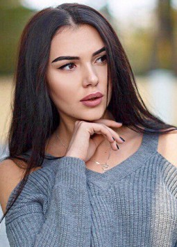 Yana from Odessa, 25 years, with brown eyes, black hair, Christian, Media.