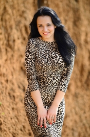 Ilona from Zaporizhzhia, 29 years, with brown eyes, black hair, Christian, a singer. #1