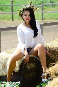 Ilona from Zaporizhzhia, 29 years, with brown eyes, black hair, Christian, a singer. #5