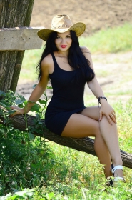 Ilona from Zaporizhzhia, 29 years, with brown eyes, black hair, Christian, a singer. #7