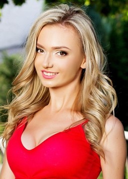 Daria from Sumy, 27 years, with hazel eyes, blonde hair, Christian, Lawyer.