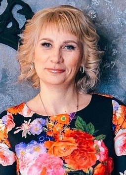 Inna from Poltava, 45 years, with blue eyes, blonde hair, Christian, teacher.