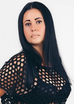 Viktoria from Kiev, 47 years, with brown eyes, black hair, Christian, Economist.