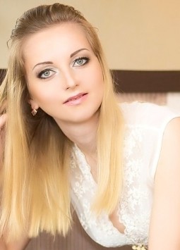 Anna from Kiev, 37 years, with green eyes, blonde hair, Christian, The vet.