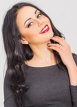 Alena from Mykolaiv, 31 years, with green eyes, black hair, Christian.