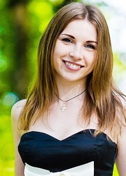 Anastasia from Cherkassy, 26 years, with green eyes, dark brown hair, Christian, Nurse.