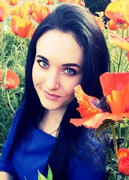 Anna from Starobelsk, 29 years, with blue eyes, black hair.