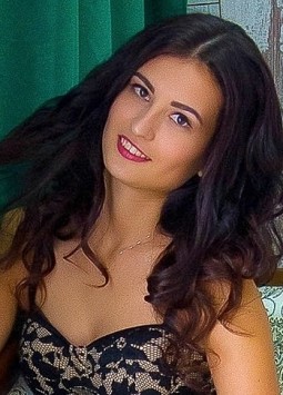 Julia from Cherkassy, 28 years, with brown eyes, dark brown hair, Christian.