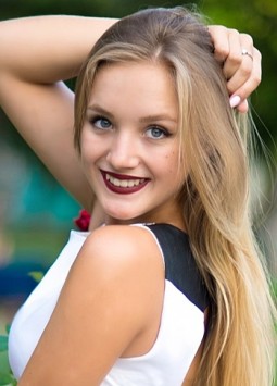 Anastasia from Kherson, 23 years, with grey eyes, blonde hair, Christian, student.