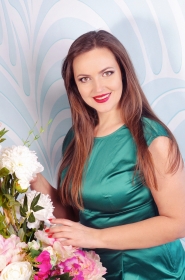 Juliya from Kharkov, 48 years, with green eyes, dark brown hair, Christian, designer. #2
