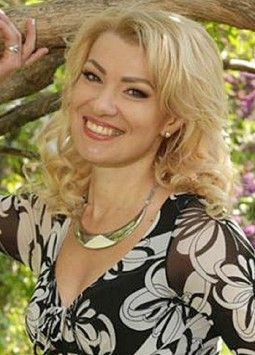 Olya from Zhitomir, 45 years, with brown eyes, blonde hair, Christian, Manager.