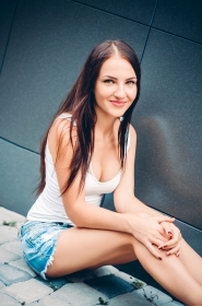 Yuliya from Cherkasy, 31 years, with green eyes, black hair, Christian, Manager. #2