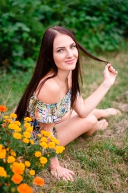 Yuliya from Cherkasy, 31 years, with green eyes, black hair, Christian, Manager. #10
