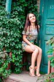Yuliya from Cherkasy, 31 years, with green eyes, black hair, Christian, Manager. #11