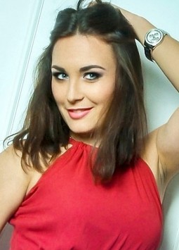 Irina from Kharkov, 33 years, with grey eyes, dark brown hair, Christian, Dentist.
