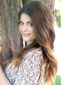 Elena from Odessa, 32 years, with blue eyes, light brown hair, Christian, Office-manager.
