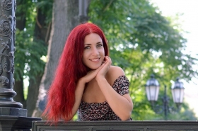 Alina from Odessa, 32 years, with green eyes, dark brown hair, Christian, client service manager. #2