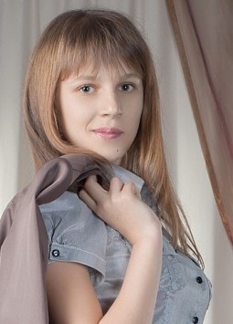 Tatiana from Nikolaev, 24 years, with green eyes, light brown hair, Christian, student.