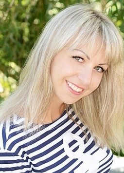 Marina from Kiev, 37 years, with green eyes, blonde hair, Christian, accountant.