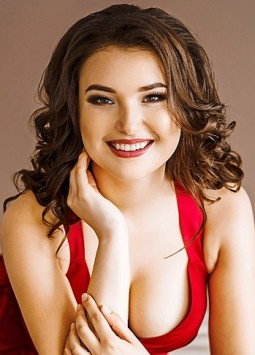 Alena from Zaporozhye, 30 years, with brown eyes, dark brown hair, Christian, photographer.