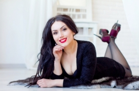 Anna from Nikolaev, 33 years, with brown eyes, black hair, Christian, painter. #5