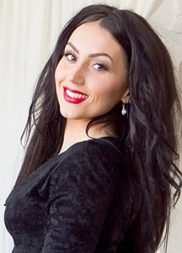 Anna from Nikolaev, 33 years, with brown eyes, black hair, Christian, painter.