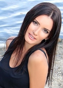 Liliya from Yuzhne, 41 years, with brown eyes, dark brown hair, Christian, Desiner.