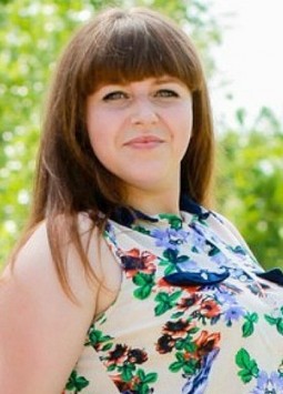 Ekaterina from Nikolaev, 27 years, with green eyes, black hair, Christian, cook.