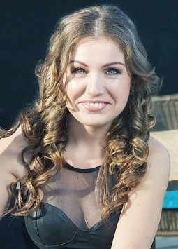 Vera from Odessa, 40 years, with green eyes, dark brown hair, Christian, secritary.
