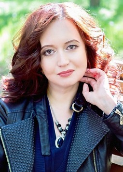 Irina from Melitopol, 44 years, with brown eyes, light brown hair, Christian, accountant.