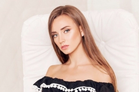 Natalia from Lugansk, 27 years, with green eyes, light brown hair, Christian, Lawyer. #23