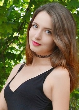 Maria from Zaporozhye, 26 years, with hazel eyes, light brown hair, Christian, artist.