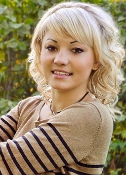 Inna from Kiev, 33 years, with brown eyes, blonde hair.