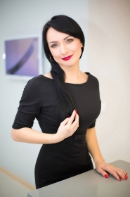 Tatiana from Kharkov, 39 years, with green eyes, black hair, Christian, Economist. #2
