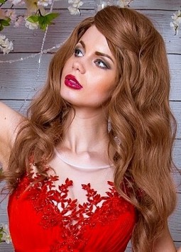 Yana from Kharkov, 27 years, with blue eyes, light brown hair, Christian, Hair stylist.
