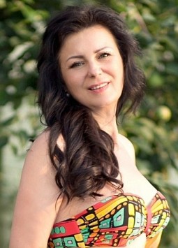 Valentina from Dnepropetrovsk, 57 years, with green eyes, dark brown hair, Christian, engineer.