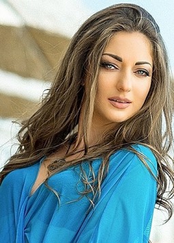 Alina from Odessa, 36 years, with blue eyes, dark brown hair, Christian, designer.