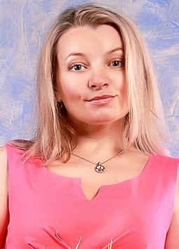 Elena from Kiev, 47 years, with blue eyes, blonde hair, Christian, Journalist.