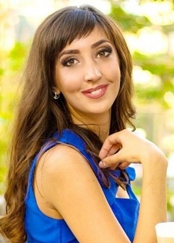 Ekaterina from Dnipropetrovsk, 31 years, with hazel eyes, dark brown hair, Christian, seller in the jewelry store.