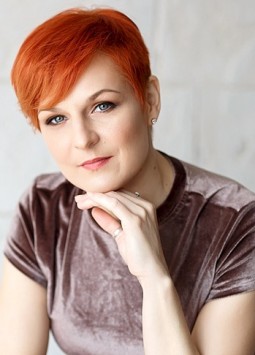 Svetlana from Taganrog, 47 years, with blue eyes, red hair.