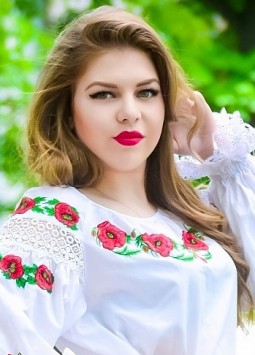 Yuliya from Odessa, 26 years, with green eyes, light brown hair, Christian, -.
