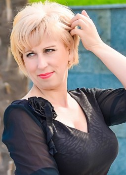 Kate from Odessa, 43 years, with brown eyes, dark brown hair, Christian, Manager.
