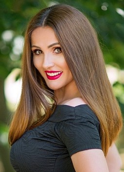 Galina from Nikolaev, 39 years, with brown eyes, dark brown hair, economist.