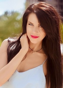 Alena from Donetsk, 29 years, with blue eyes, dark brown hair, Christian, manager.