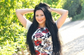 Anna from Kharkov, 38 years, with brown eyes, black hair, Christian, marketer. #8