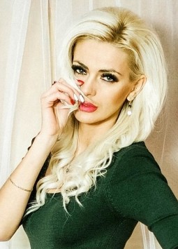 Anna from Dnipropetrovsk, 37 years, with green eyes, blonde hair, other, Lawyer.
